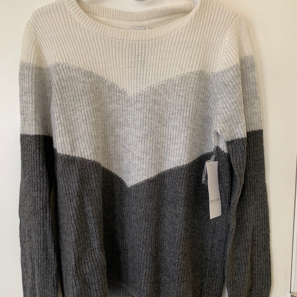 Gray & white sweater